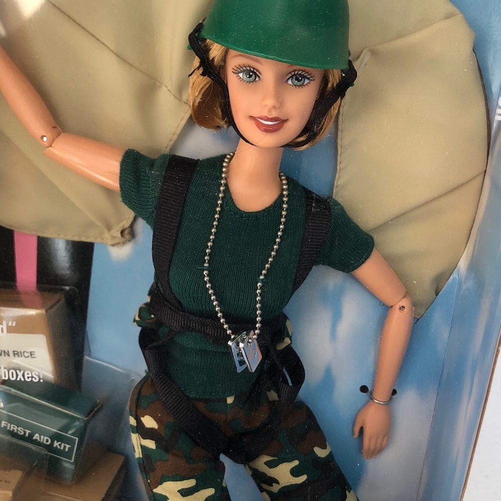 Barbie Paratrooper Doll with Green and Camouflage Military AAFES Edition 2000 - Picture 11 of 13